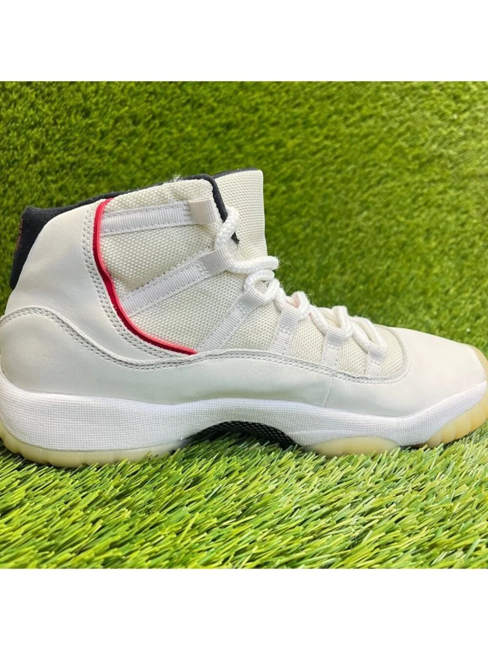 Nike Air Jordan 11 Retro Boys Size 7Y White Athletic Basketball Shoes Sneakers